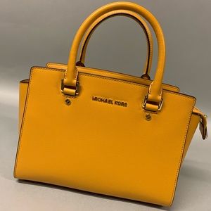 Mustard Selma Michael Kors Crossbody.
